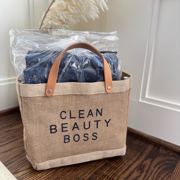 Bundle of custom and limited edition Beautycounter totes - Picture 1 of 13